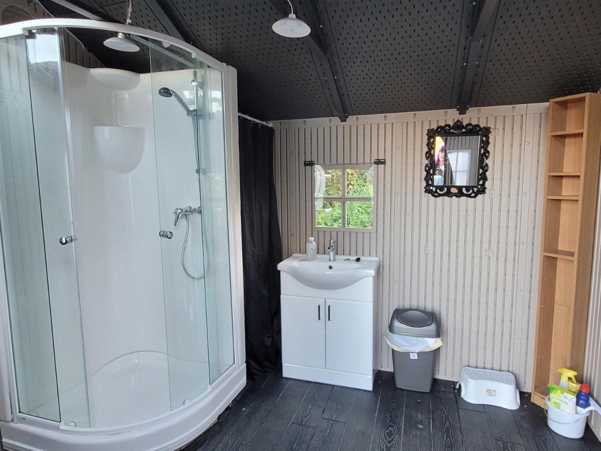1 Glamping Tent With Kitchen & Electric On Small Family Campsite, No Bedding Supplied นาร์เบิร์ธ ภายนอก รูปภาพ